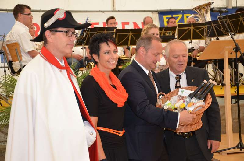 Sandra Sollberger, Eröffnung Gewerbeausstellung GEA in Ziefen mit Nationalratspräsident Jürg Stahl